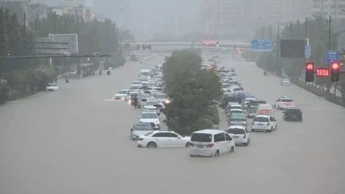 郑州特大暴雨,一座城市的坚韧与重生 郑州特大暴雨,一座城市的坚韧与重生